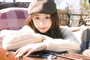 YiTuYu Vol.8531: A captivating glimpse of chickkii's sweet beauty and timeless vintage style - image 1