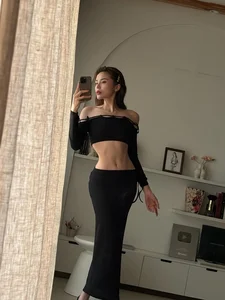 Ky Duyen Stuns with Breathtaking Curves and Elegant Fashion Photography - image 1