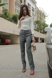 IESS Sixiangjia 833: Jia Ye June Goddess Special Collection Featuring Elegant Leg Fashion - image 5