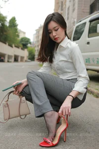 IESS Sixiangjia 833: Jia Ye June Goddess Special Collection Featuring Elegant Leg Fashion - image 36