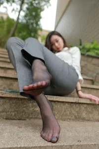 IESS Sixiangjia 833: Jia Ye June Goddess Special Collection Featuring Elegant Leg Fashion - image 56