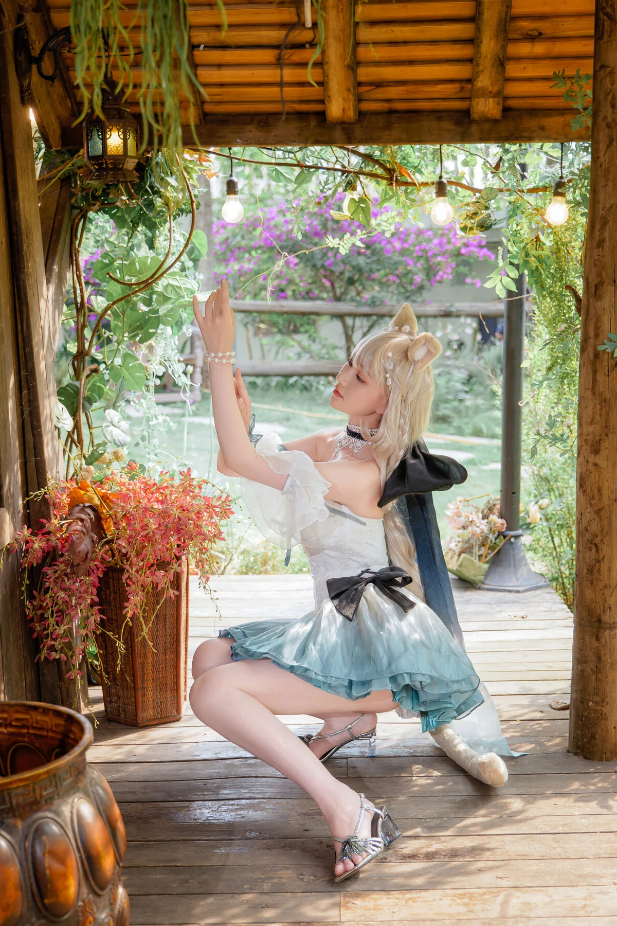 Dreamy Aesthetic: Coser Nnian as in an Enchanted Garden
