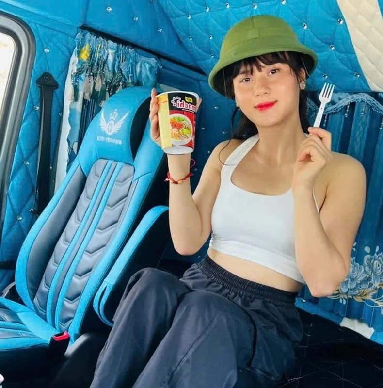 Breaking Barriers: The Rise of Female Drivers Conquering 30-Ton Heavy Trucks