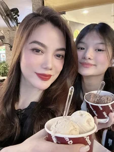 Devon Tran: The Rising Star and 1.7m Tall Daughter of Actress Trương Ngọc Ánh Captivates Fans - image 11