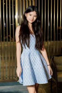 Devon Tran: The Rising Star and 1.7m Tall Daughter of Actress Trương Ngọc Ánh Captivates Fans - image 12