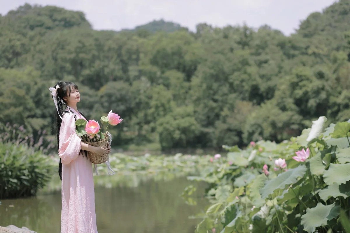 A Milestone in Photography: YiTuYu Art Language Vol.4850 Jiu Niang Yuan Zi