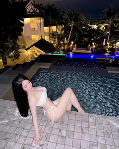Stunning Bikini Style: Exploring the Captivating Photography of Influencer Pham Hong Nhung - image 14