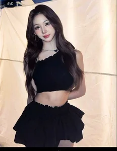 Radiant 15-Year-Old Idol Visuals: A Closer Look at Her Ethereal Stage Style - image 0