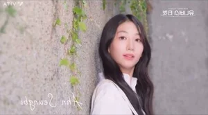Radiant 15-Year-Old Idol Visuals: A Closer Look at Her Ethereal Stage Style - image 2