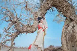 Coser Cherry Meow's 'Jinghong' Hanfu Photoshoot: Captivating Ancient Elegance - image 1