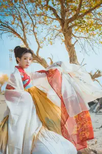 Coser Cherry Meow's 'Jinghong' Hanfu Photoshoot: Captivating Ancient Elegance - image 3