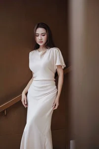 Huyen Lizzie Radiates Elegance in Traditional Ao Dai Street Style - image 5