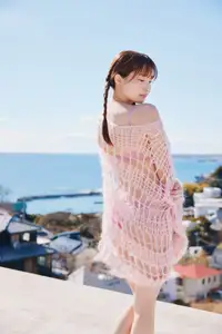Discover the radiant beauty of Satona Natsuki in Otonatchan Vol.2 at the sun-drenched beach! - image 2