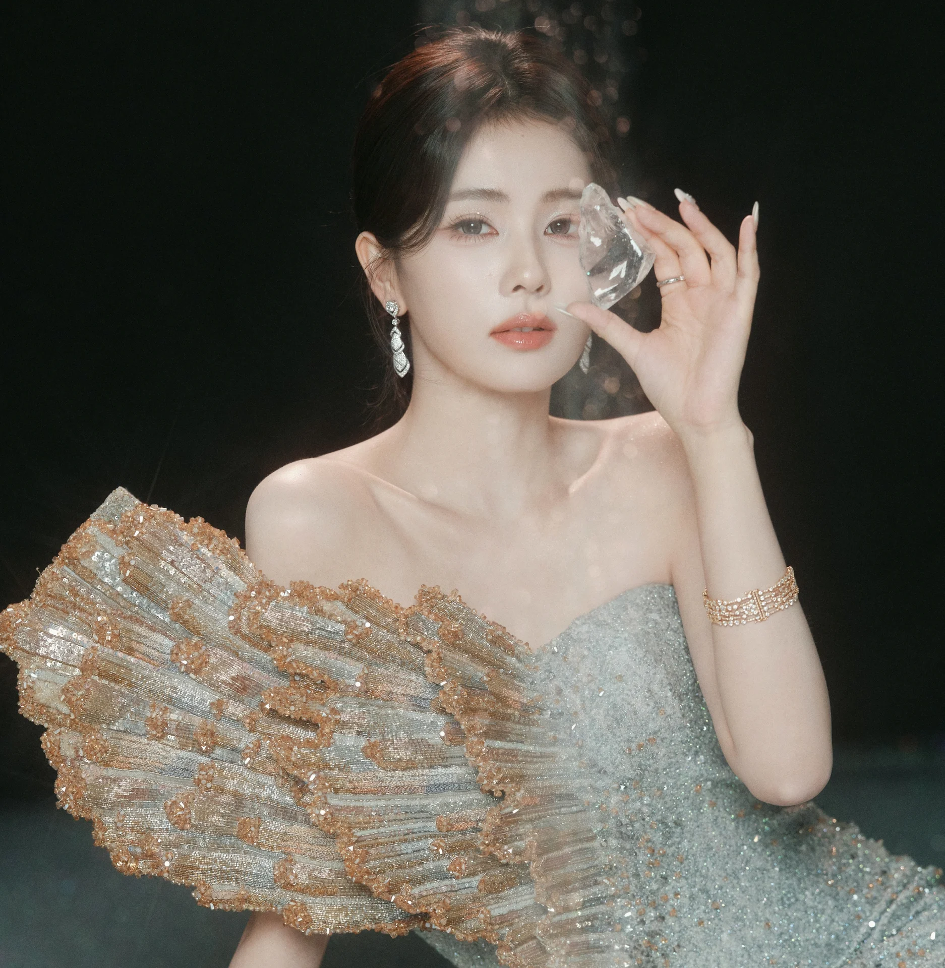 Stunning Bai Lu Visuals: The Chinese Drama Star Radiates Elegance and Glamour at Her Latest High-Profile Fashion Event Appearance