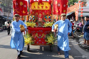 Vibrant Street Festivals: God of Wealth and Bao Gong Celebrations in Vietnam - image 8