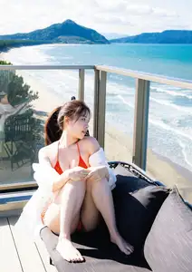 JP Chiyori Nakanishi's Radiant Charm in "Chiyori Biyori" 1st Photobook Part01: Captivating Urban Moments - image 6
