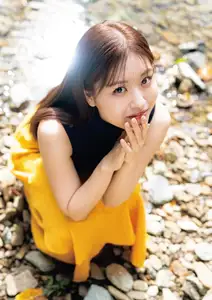 JP Chiyori Nakanishi's Radiant Charm in "Chiyori Biyori" 1st Photobook Part01: Captivating Urban Moments - image 7