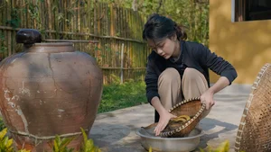 Natural Beauty in Uniform: The Captivating Military Training Photos of a Student from Nghe An - image 2