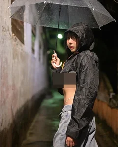 Redefining Modern Street Style: Minimalist Fashion Aesthetics and the Art of Rainy Day Photography - image 1