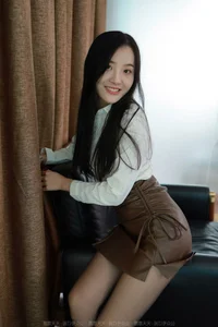 Elegant IESS Wanping Black Silk Stockings Gallery: Sophisticated Office Style and Timeless Leg Fashion Photography - image 12
