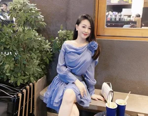 Elegant Vietnamese Teacher Goes Viral for Stunning Ao Dai Look During School Opening Season - image 3