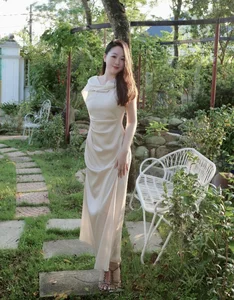 Elegant Vietnamese Teacher Goes Viral for Stunning Ao Dai Look During School Opening Season - image 1