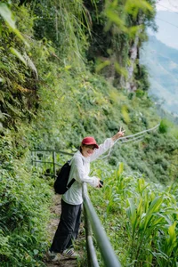 Summer Travel Boom: Ma Pi Leng Pass and Meo Vac Attract Crowds in Vietnam - image 1