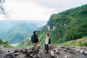 Summer Travel Boom: Ma Pi Leng Pass and Meo Vac Attract Crowds in Vietnam - image 6