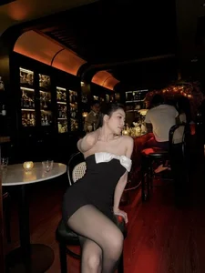 Elegant Traditional Aesthetics: The Stunning Return of Tram Anh in Backless Fashion - image 0