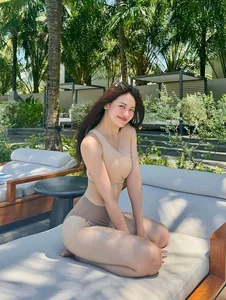 Vietnamese Actress Thuy Anh Stuns in Glamorous Bikini Photoshoot - image 3