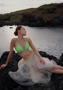 Vietnamese Actress Thuy Anh Stuns in Glamorous Bikini Photoshoot - image 7