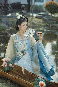 YiTuYu Art Language Vol.4219: A Visual Study of Elegance Featuring Qi Qi - image 7