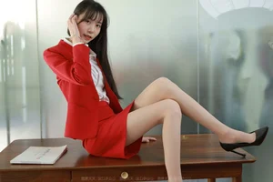 IESS Tuan Tuan Red Dress Collection: Stunning Long Legs and Vibrant Fashion Photography - image 4