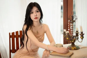 Ethereal Pink Dreams: Xiao Wai Captivates in YiTuYu Art Language Vol.9096 - image 0