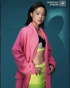 Vietnamese Badminton Star Surprises Fans with Stunning New Career as Model - image 3