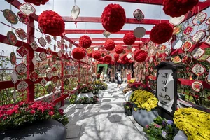 Experience the Magic of Ba Na Hills: Thousands Flock to Da Nang’s Iconic Mountain Resort - image 2