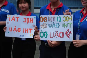 Creative and Inspiring Exam Support Signs for Students in Vietnam - image 3