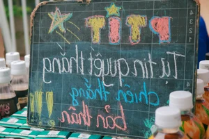 Creative and Inspiring Exam Support Signs for Students in Vietnam - image 2