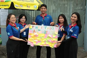 Creative and Inspiring Exam Support Signs for Students in Vietnam - image 5