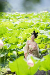 YiTuYu Art Language Vol.6037: A Deep Dive into the Sophisticated Imagery of Cheng Zi Shu - image 3