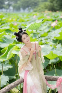 YiTuYu Art Language Vol.6037: A Deep Dive into the Sophisticated Imagery of Cheng Zi Shu - image 5