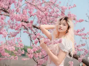 YiTuYu Art Language Vol.8665: Ten Ten's Radiant Beauty Amidst Cherry Blossoms - Captivating Spring Portrait - image 3
