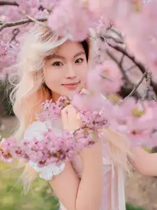YiTuYu Art Language Vol.8665: Ten Ten's Radiant Beauty Amidst Cherry Blossoms - Captivating Spring Portrait - image 8