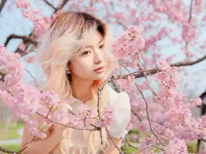 YiTuYu Art Language Vol.8665: Ten Ten's Radiant Beauty Amidst Cherry Blossoms - Captivating Spring Portrait - image 12