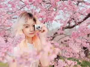 YiTuYu Art Language Vol.8665: Ten Ten's Radiant Beauty Amidst Cherry Blossoms - Captivating Spring Portrait - image 11