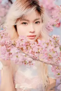 YiTuYu Art Language Vol.8665: Ten Ten's Radiant Beauty Amidst Cherry Blossoms - Captivating Spring Portrait - image 7