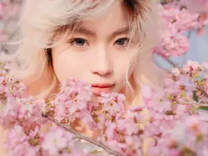 YiTuYu Art Language Vol.8665: Ten Ten's Radiant Beauty Amidst Cherry Blossoms - Captivating Spring Portrait - image 4