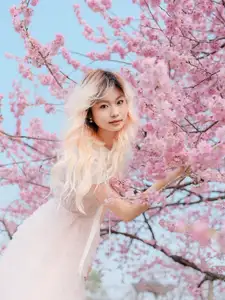 YiTuYu Art Language Vol.8665: Ten Ten's Radiant Beauty Amidst Cherry Blossoms - Captivating Spring Portrait - image 0