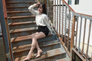 Timeless Elegance and Style: SXJ No.1991 Featuring Model Wan Ping - image 35