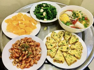 Living the Best Single Life: Cooking Gourmet Meals with Mom on a $4 Daily Budget - image 2